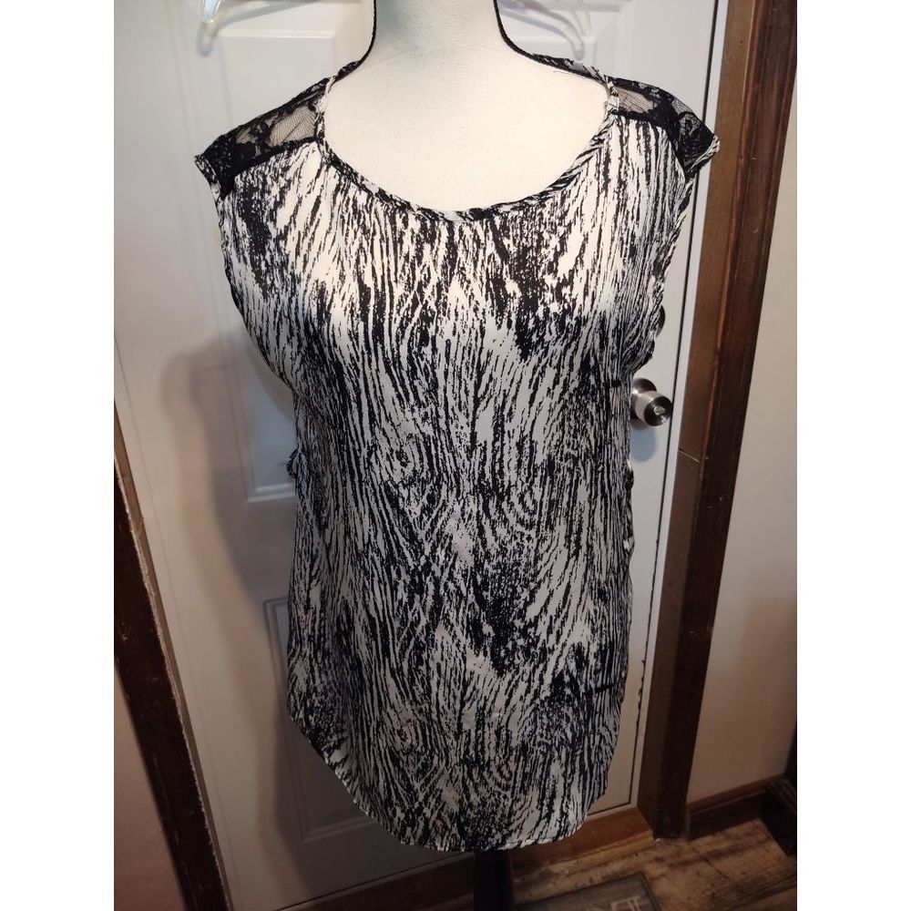 21 Black & White Lacy Blouse Women's Size SP‎ Made in USA RN 94981 Measurements
